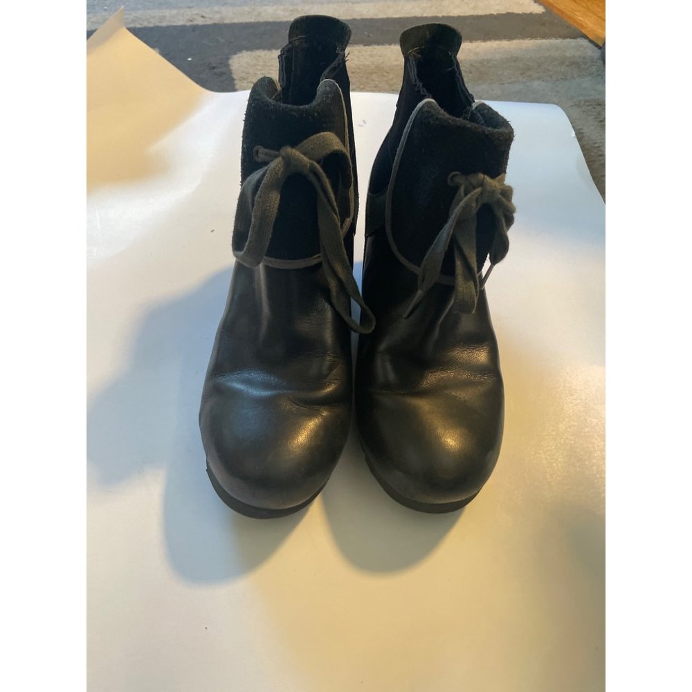 Merril  Wedge Women  Size 10  Black leather CuffAccent Wedge Treads Boots